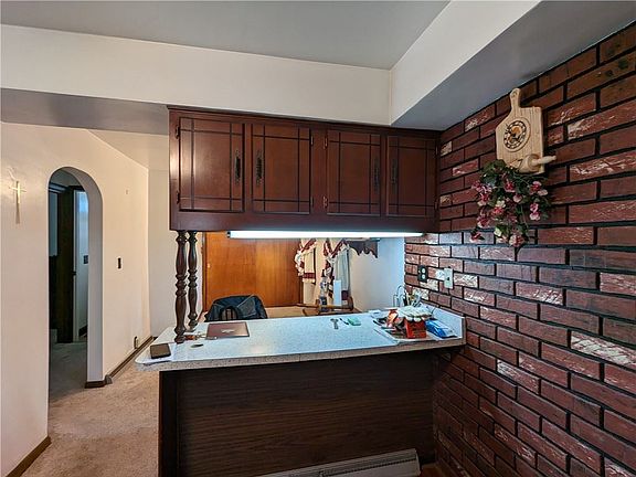 5th image of 215 Frederick St