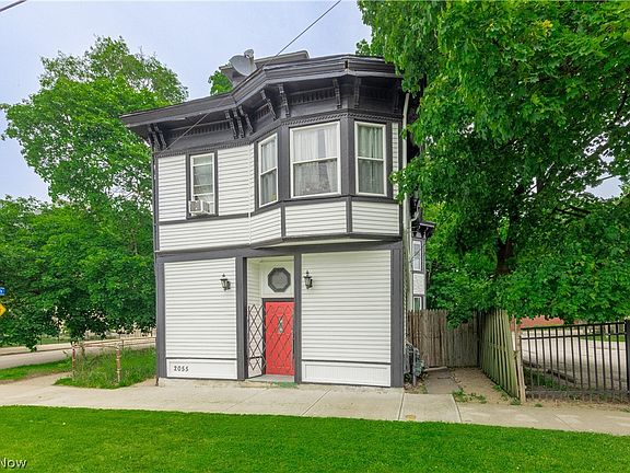 2nd image of 2055 W 65th St