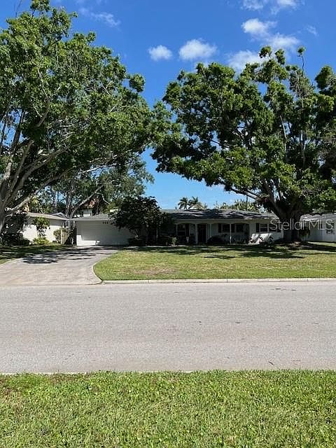 1st image of 568 W Davis Blvd
