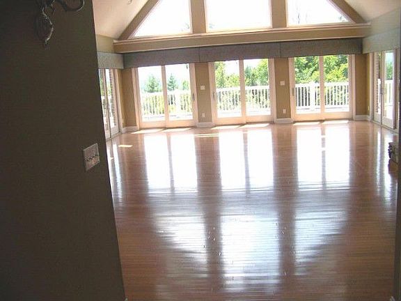 5th image of 1044 Wellington Blvd