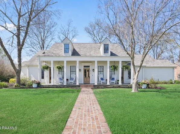 5726 Eagle Pass Dr, Youngsville, LA 70592
