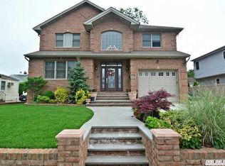 328 Gloria Pl, Franklin Square, NY 11010