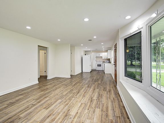 4th image of 5513 Speedway Ave