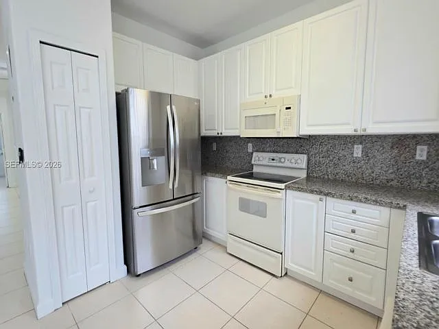 5570 NW 107th Ave — Photo 5