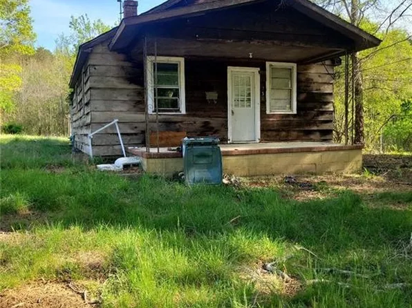 732 Friendly Rd, Eden, NC 27288