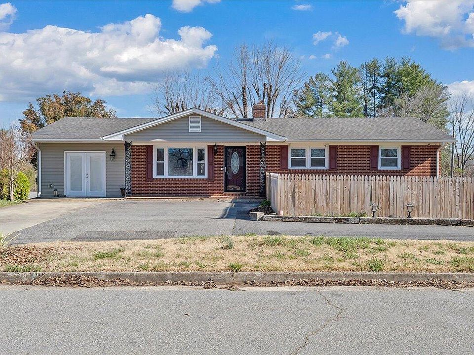 1st image of 920 Ainsley St