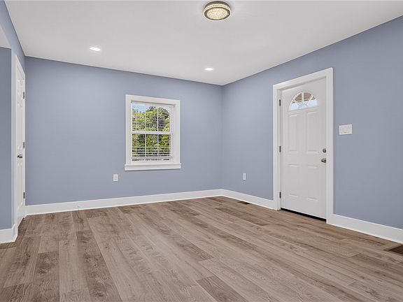 5th image of 112 Locust St