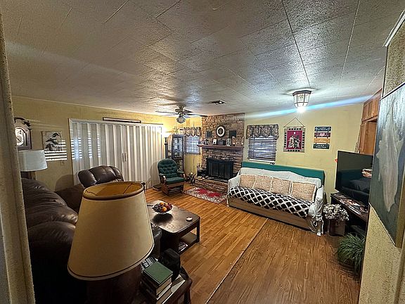 5th image of 305 McKay Rd