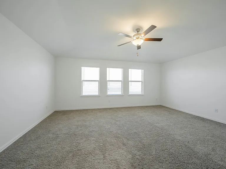 5929 Priory Dr — Photo 15