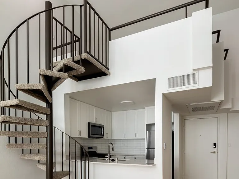 Warner Pointe — Photo 13