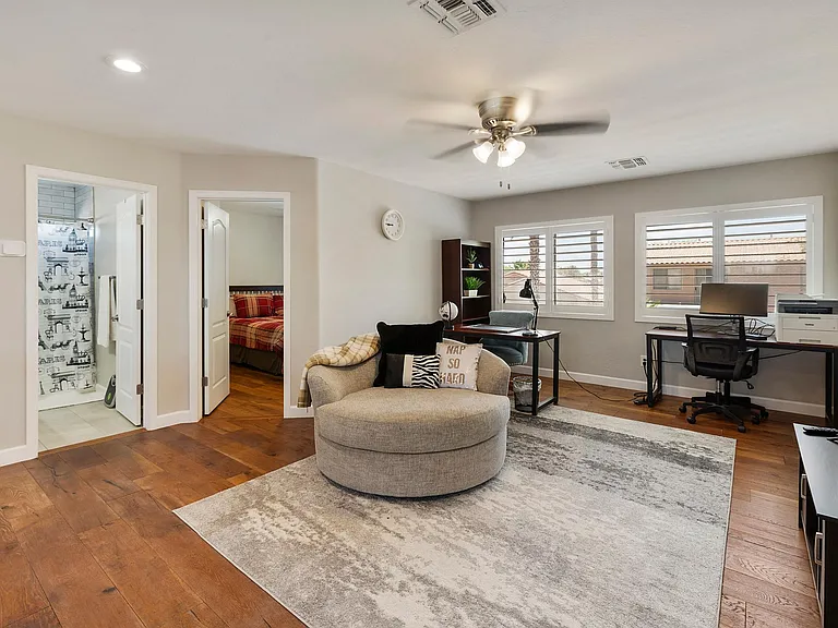 1425 E Morelos St — Photo 25