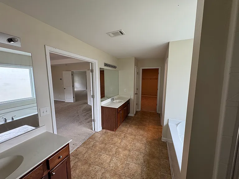 327 Hearthwood Dr — Photo 16