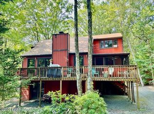 316 Maple Ridge Dr, Hawley, PA 18428