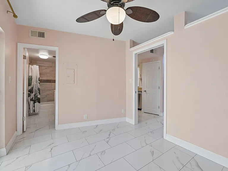385 W Pierson St #F7 — Photo 8