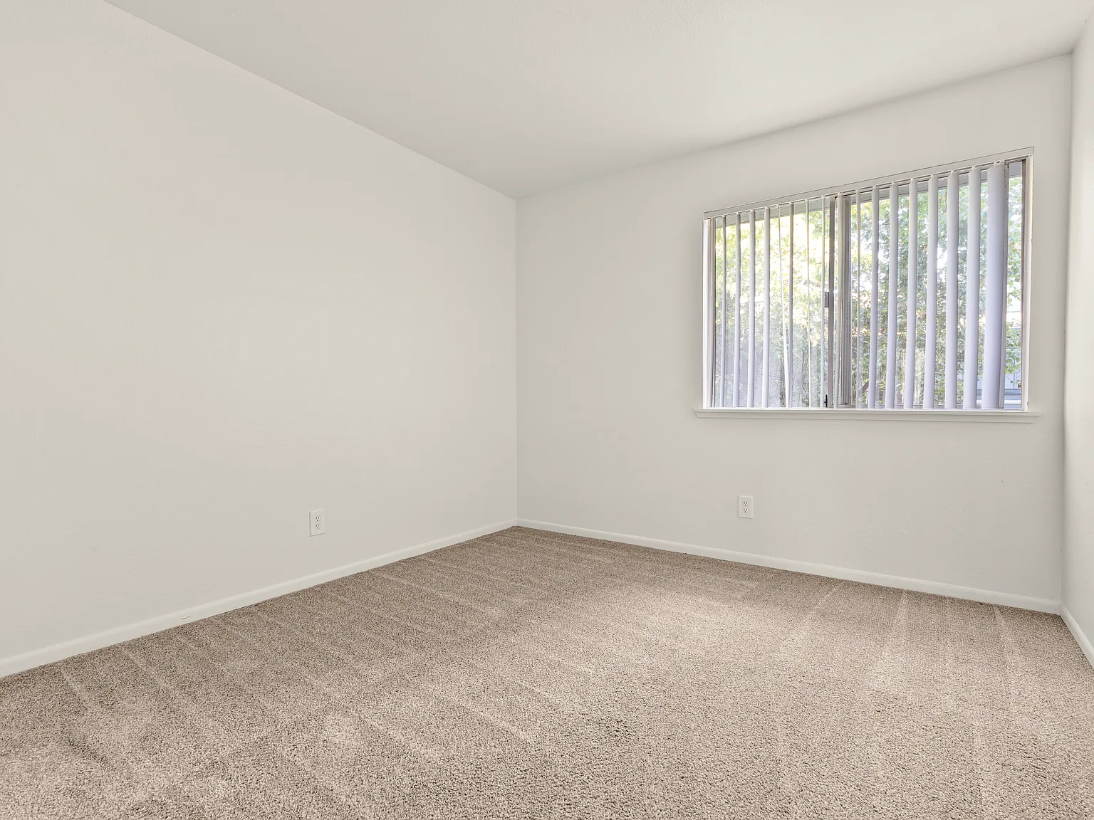 College Glen Apartments — Photo 3