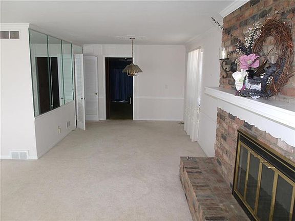 3rd image of 6330 Starridge Ct