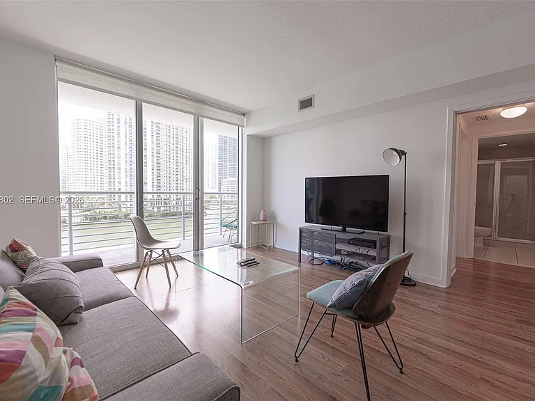 325 Biscayne Blvd #821 — Photo 19