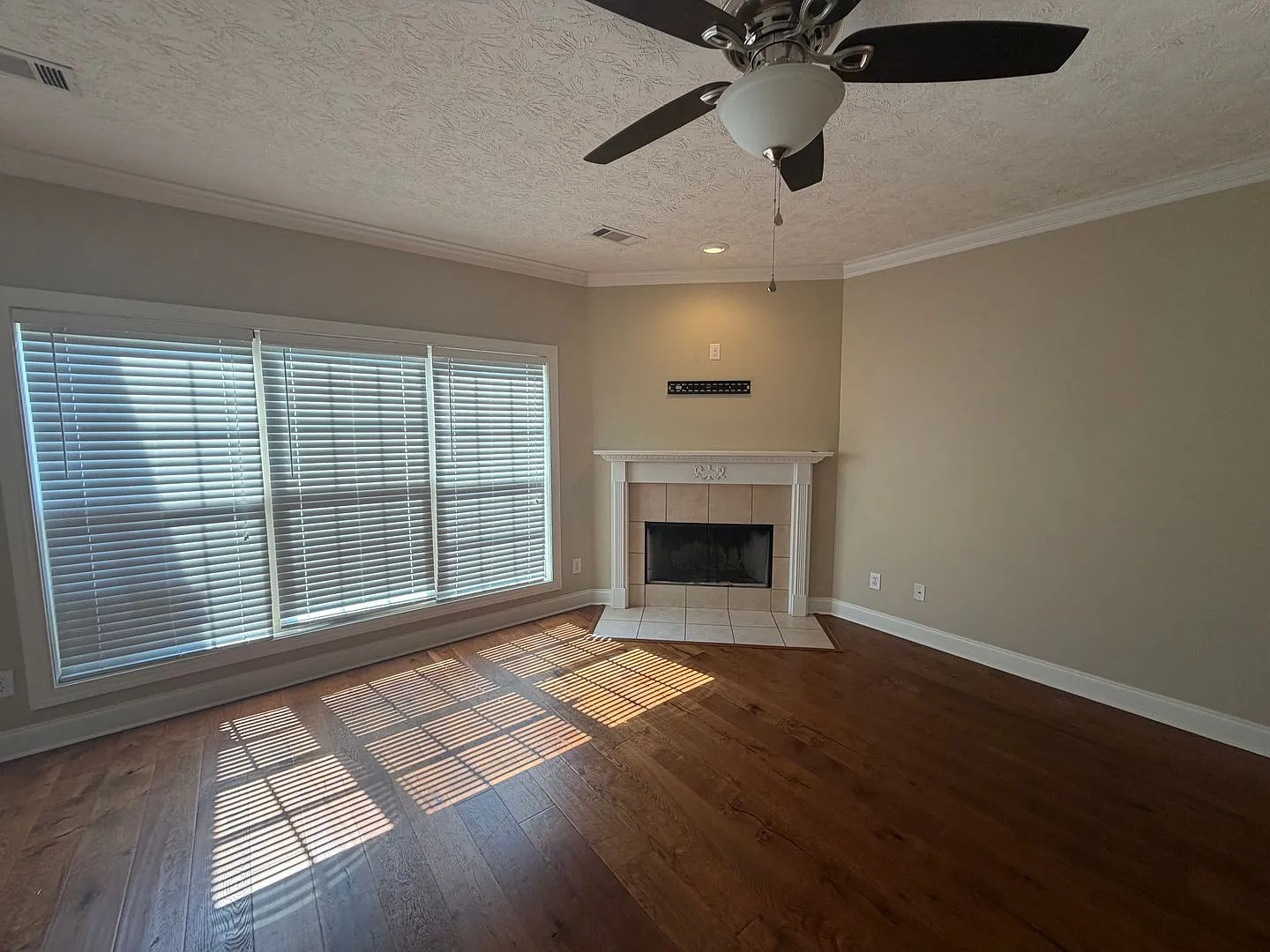 1630 Academy Dr — Photo 2