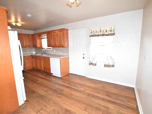 4th image of 4001 Melody Ln