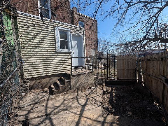 3rd image of 1836 E Airdrie St