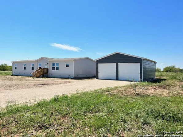 1246 North Trail, Pleasanton, TX 78064