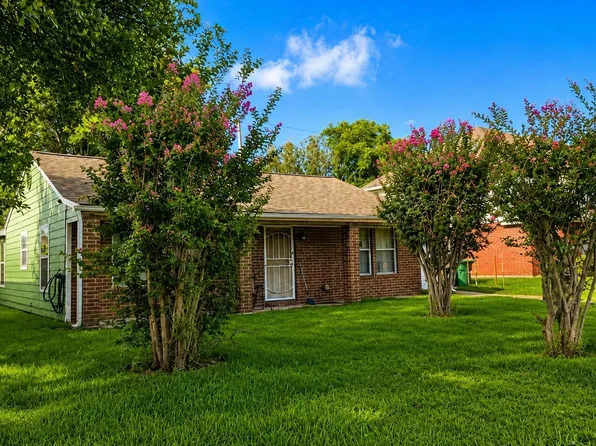 7622 Azalea St, Houston, TX 77023