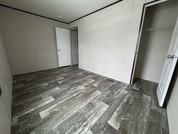 3rd image of 2430 Mary Street Site 35