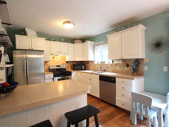 2nd image of 727 Kommer Ct NW