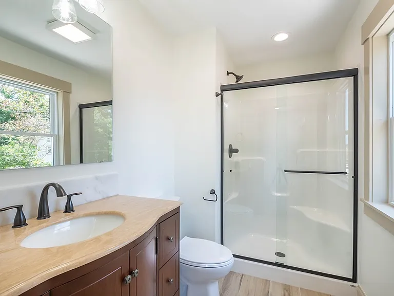 261 Gay St #B — Photo 16
