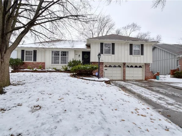 9838 Farley Ln, Overland Park, KS 66212