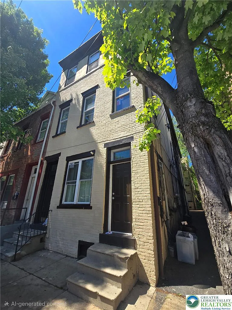 2 bed, 1.0 bath, $1,200 — Photo 1