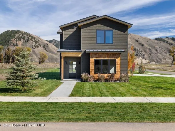 2265 Log Cabin Club Rd, Jackson, WY 83001