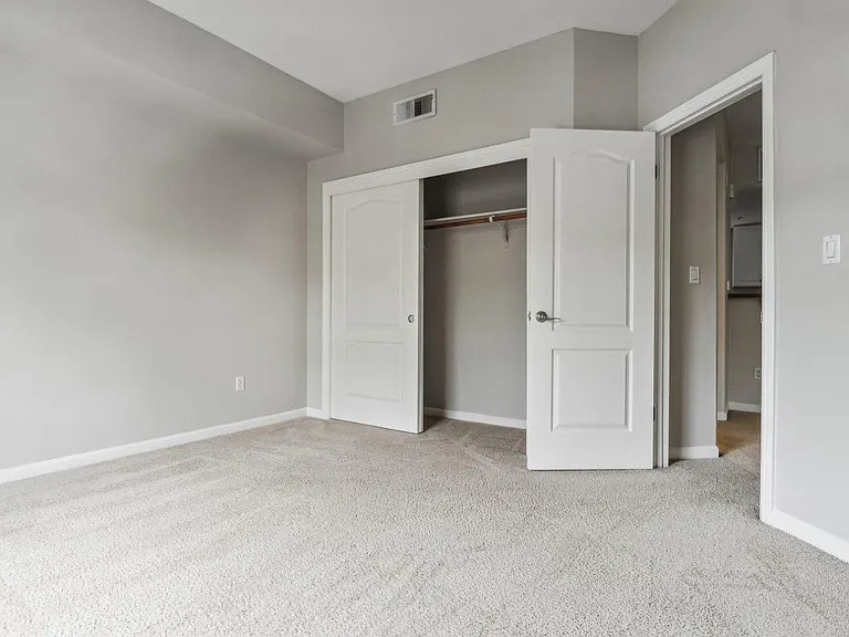 Kensington Apartments — Photo 34