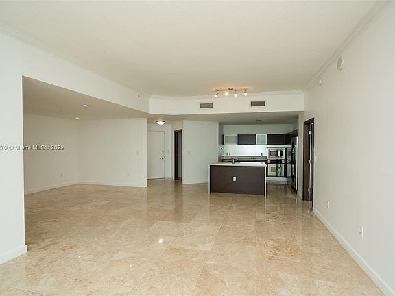 3rd image of 1900 N Bayshore Dr APT 4904