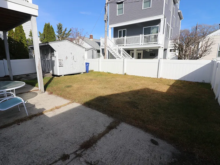 411 N Vendome Ave — Photo 28