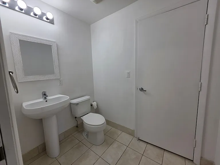 1900 N Bayshore Dr — Photo 20