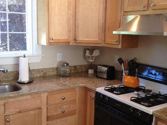 Portion of eat in kitchen