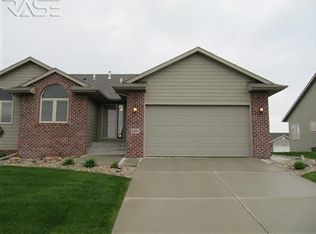 3805 S Banyan Ave, Sioux Falls, SD 57110