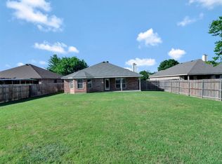 525 Cambridge Dr, Saginaw, TX 76179