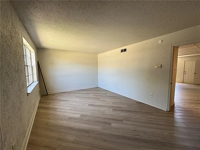 3 bed, 2.5 bath, 1378 sqft, $1,800 — Photo 3