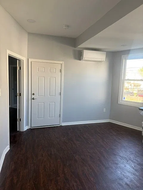 Recently Renovated 3 Bed room 2 bath room with all new appliances, central heat and air condition... — Photo 2