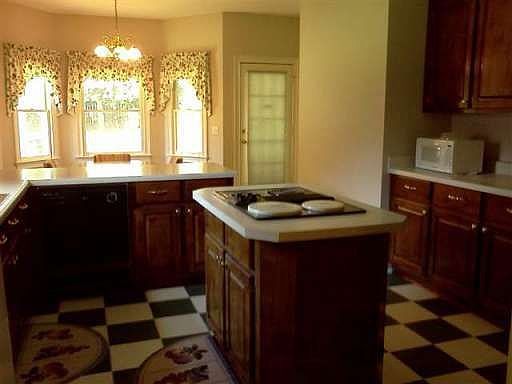 4th image of 207 Twelve Oaks Dr