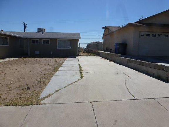 3rd image of 321 Broadway Ave