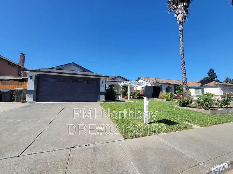 3 bed, 2.0 bath, 1264 sqft, $2,900 — Photo 3