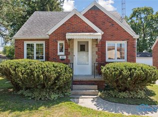 421 Eagle Point Rd, Rossford, OH 43460