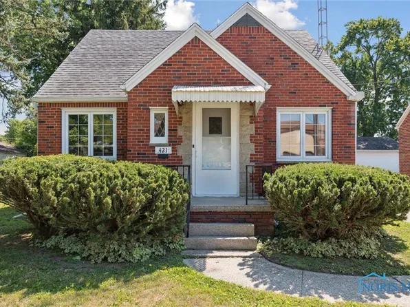 421 Eagle Point Rd, Rossford, OH 43460