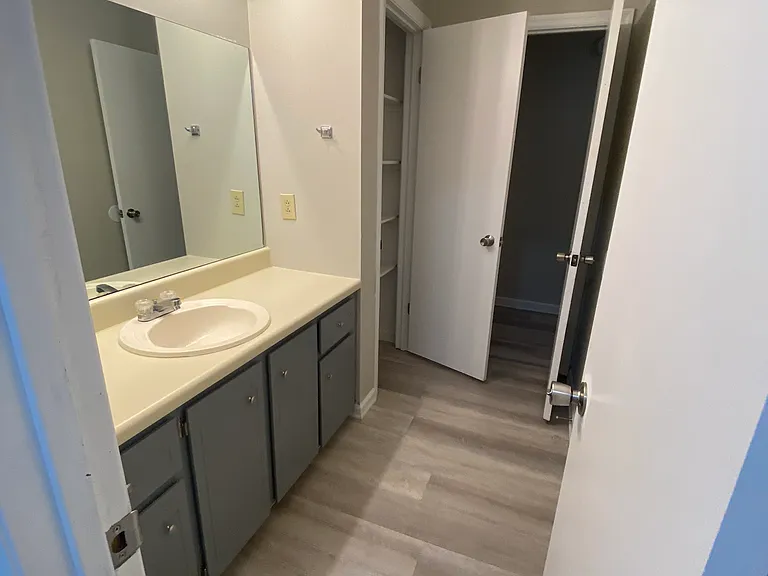 105 Maid Marian Ct — Photo 13