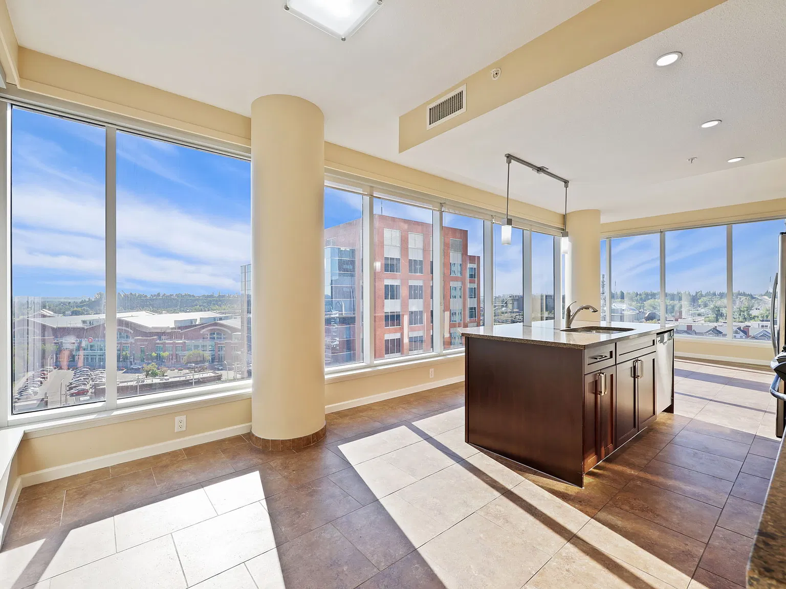 Incredible Views! 2 Bedroom 2 Bath in the NUERA Building! (L955) — Photo 2