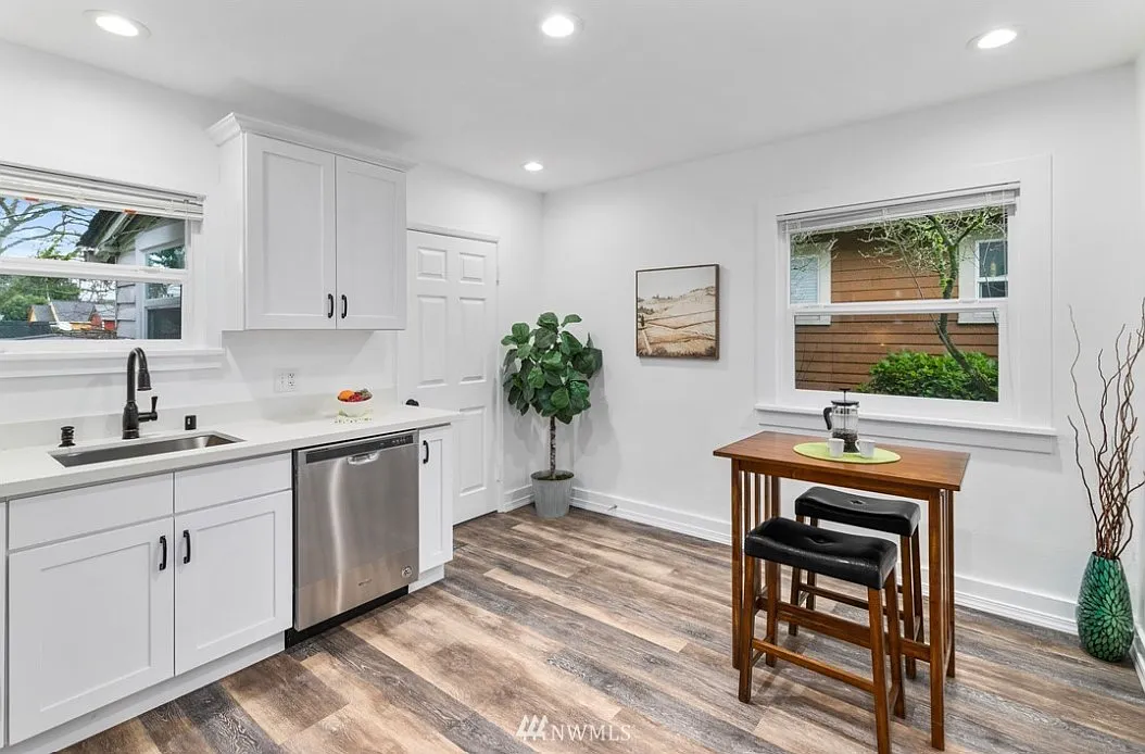 7118 32nd Ave SW — Photo 3