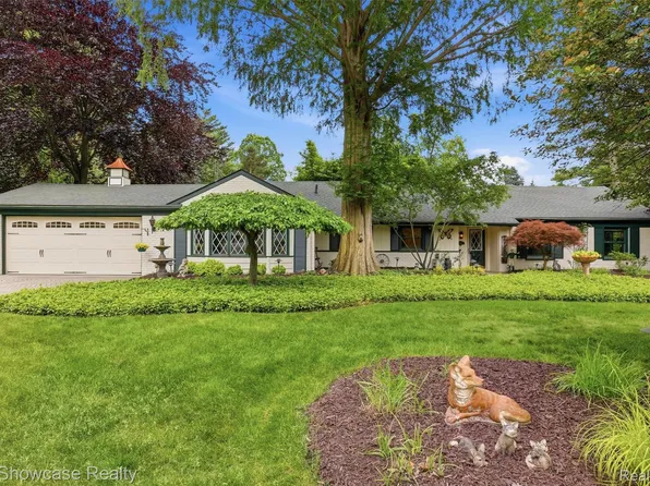 27221 Apple Tree Ln, Franklin, MI 48025